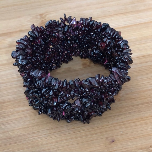 $58 Estate Stretch Bracelet with Polished Garnet Beads - Picture 4 of 5